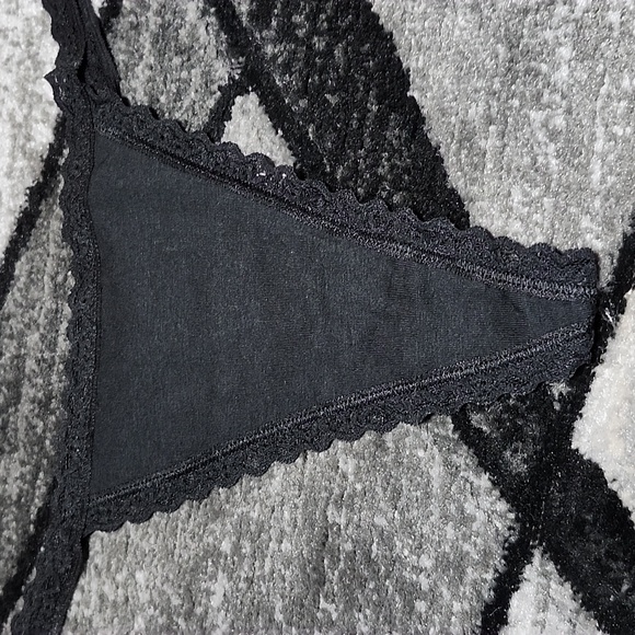 VICTORIA SECRET BLACK LACE-TRIM V-STRING PANTY NWOT MEDIUM - Picture 4 of 9